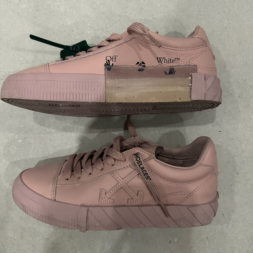 Off-White Sneaker Women’s SZ 38